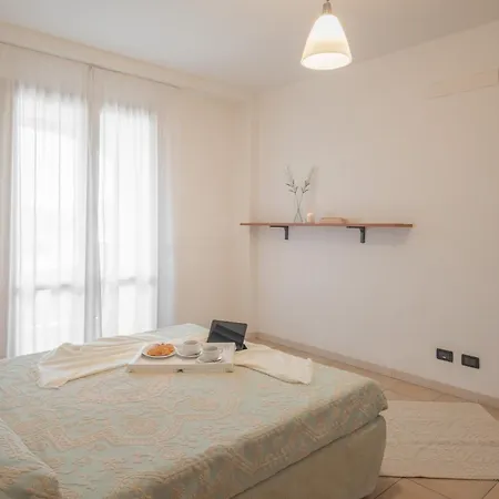 Stylish Le Fontane 2 Bedrapt T5 Sleeps 5 * ヴィッラシミーウス