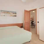 Stylish Le Fontane 2 Bedrapt T5 Sleeps 5 דירה